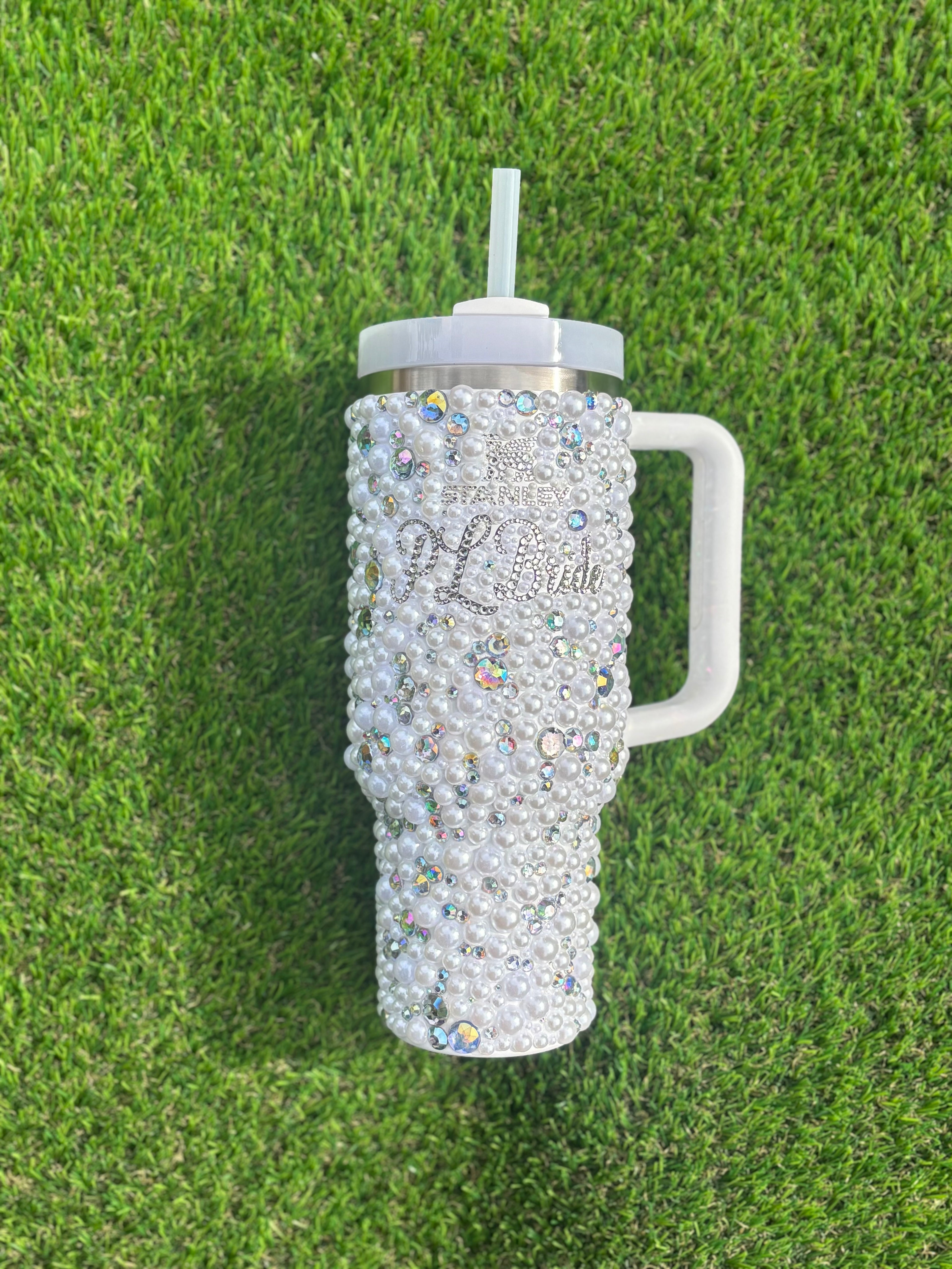 Personalized Stanley with white pearl and crystals. 40oz