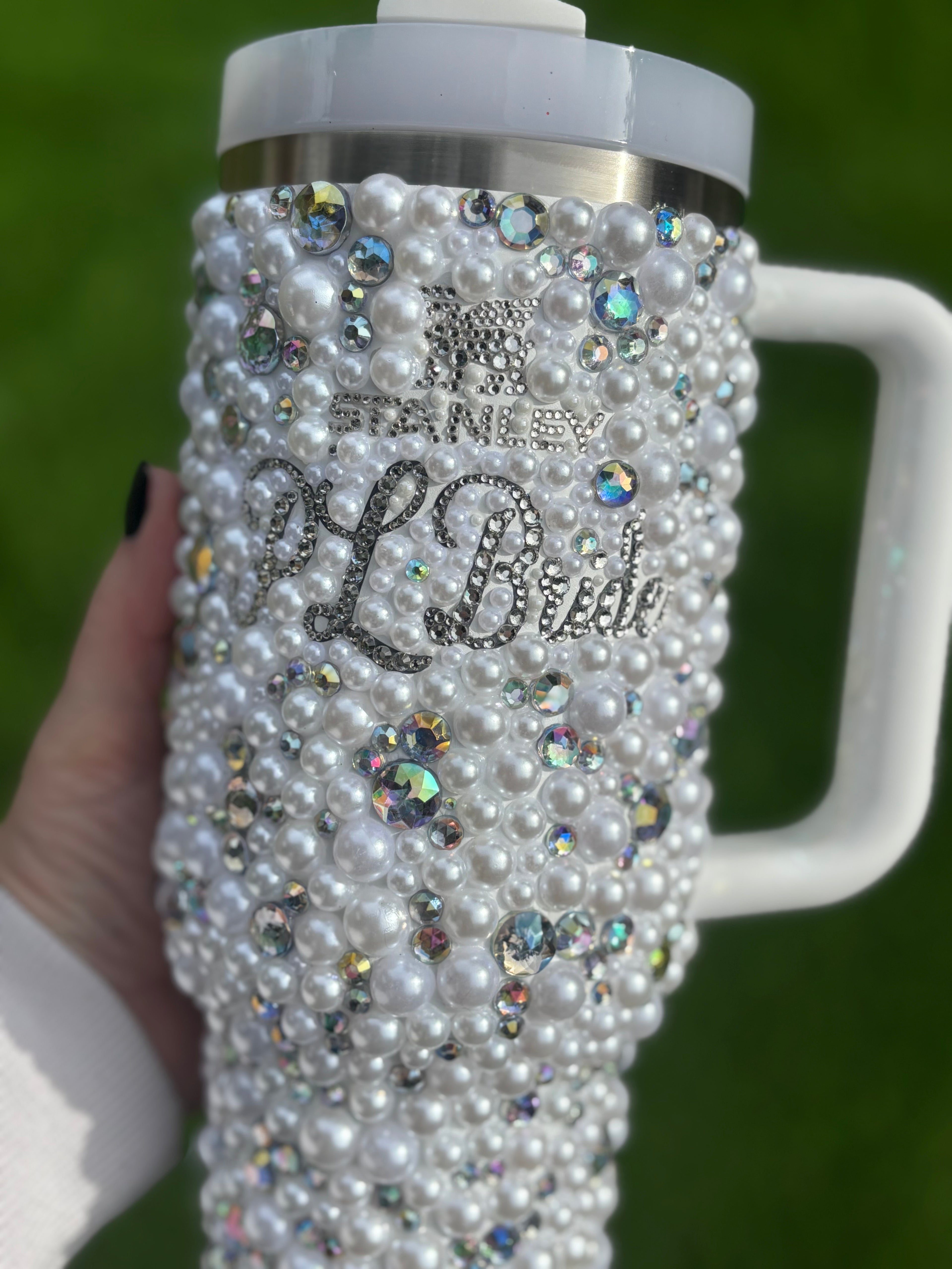 Personalized Stanley with white pearl and crystals. 40oz