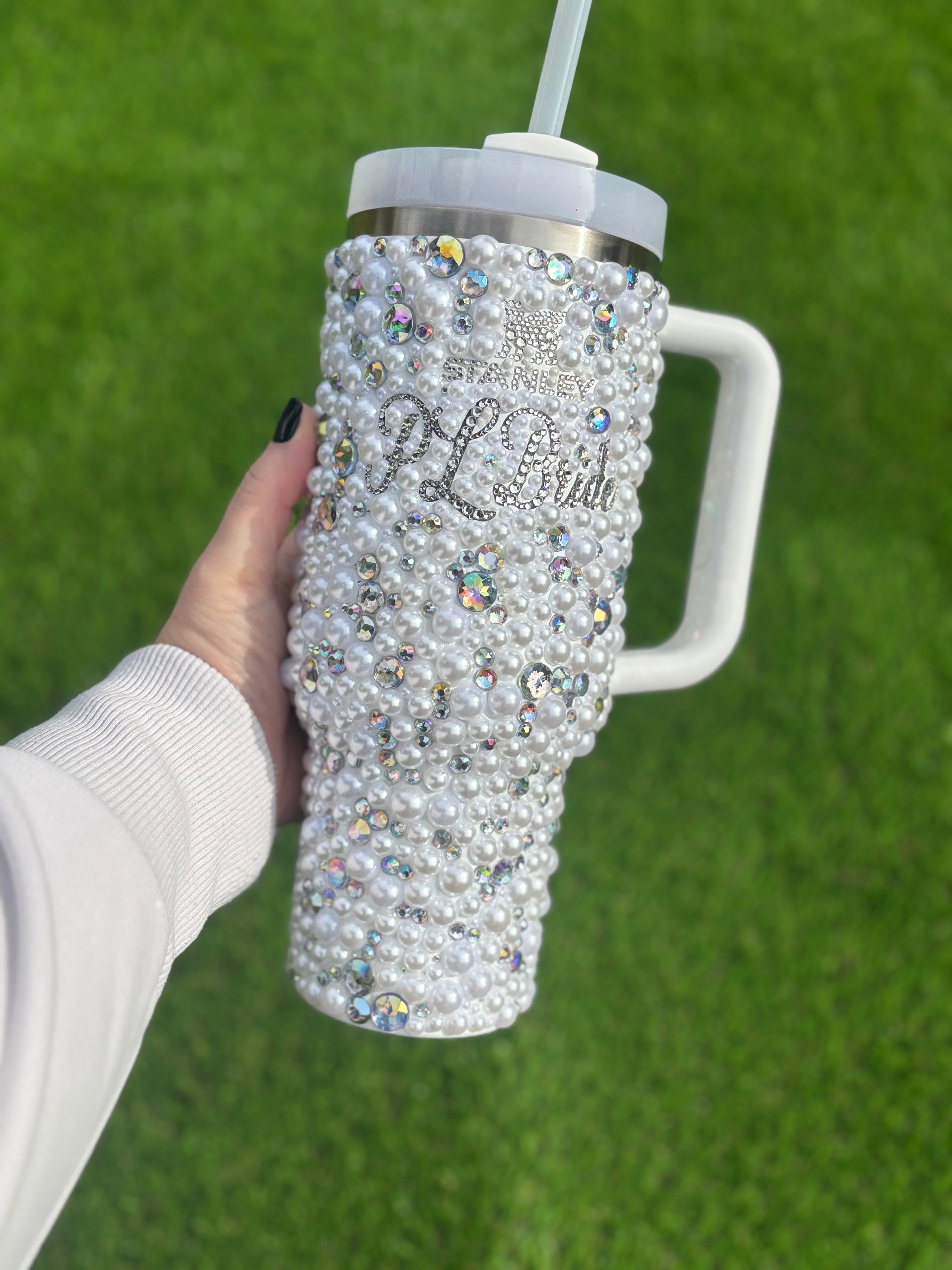 Personalized Stanley with white pearl and crystals. 40oz